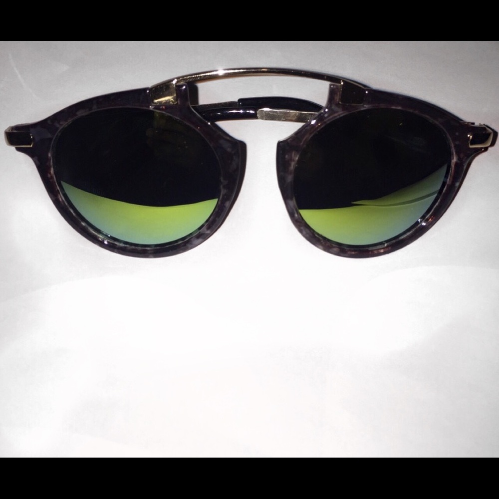 Sunglasses - Picture 2 of 4